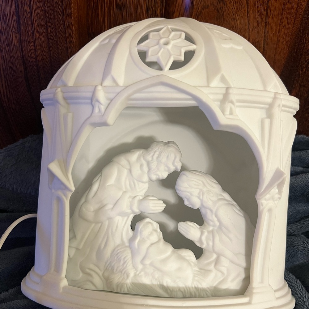 Department 56 Winter Silhouette Porcelain Lighted Nativity, excellent condition - Picture 2 of 11